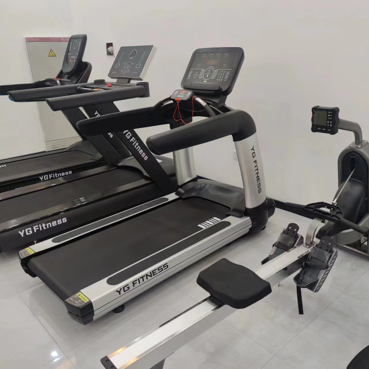 Quality Running Gear - Elektrisches Laufband für Fitness-Studios 3 PS
